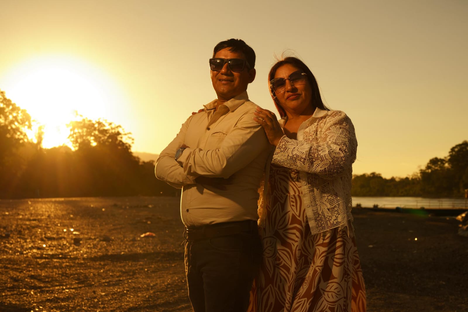 Genner y Giovana al atardecer